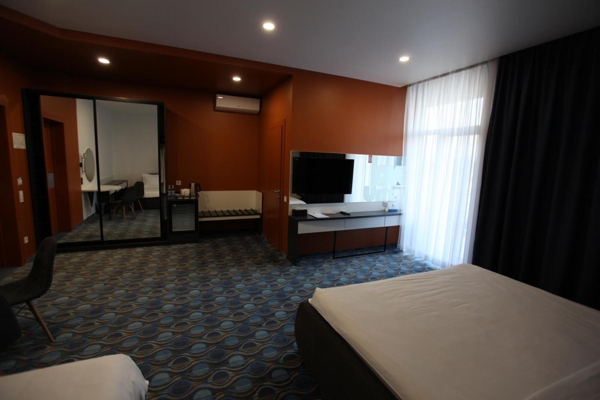 Lomo Hotel Umanʼ Εξωτερικό φωτογραφία
